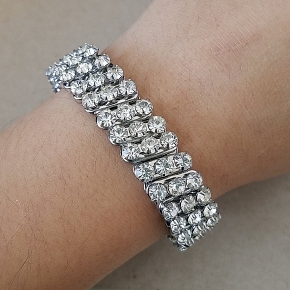 Vintage Rhinestone Stretch Bracelet - Picture 2 of 4